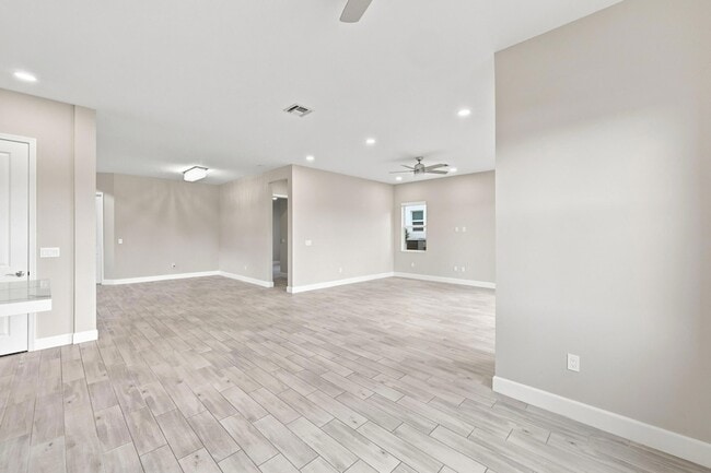 Building Photo - 5608 Macoon Wy