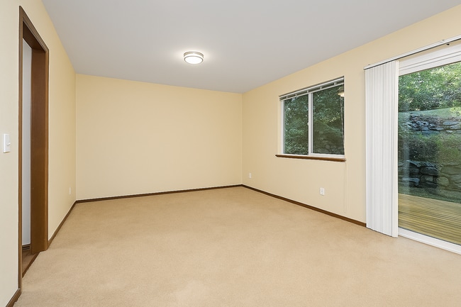 Building Photo - 3 bedroom home in Convenient Silverdale Location!