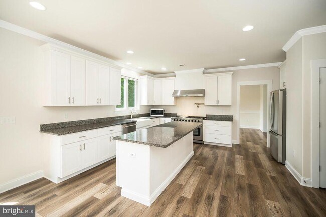 Building Photo - 2211 Camp Geary Ln