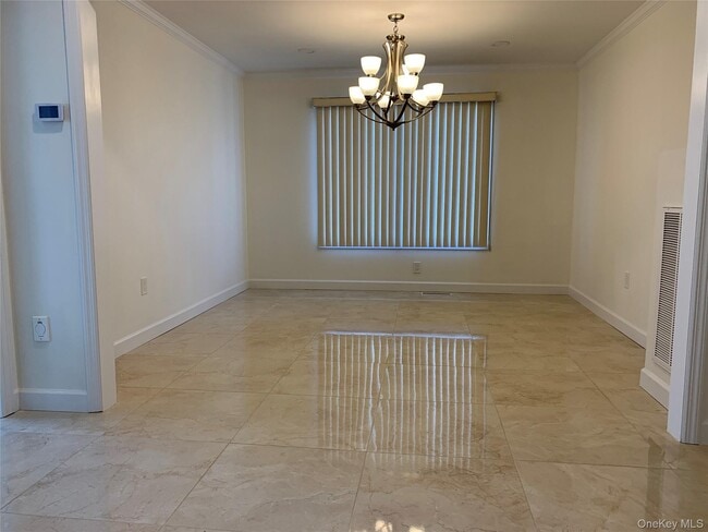 Building Photo - 97 Gainsborg Ave E