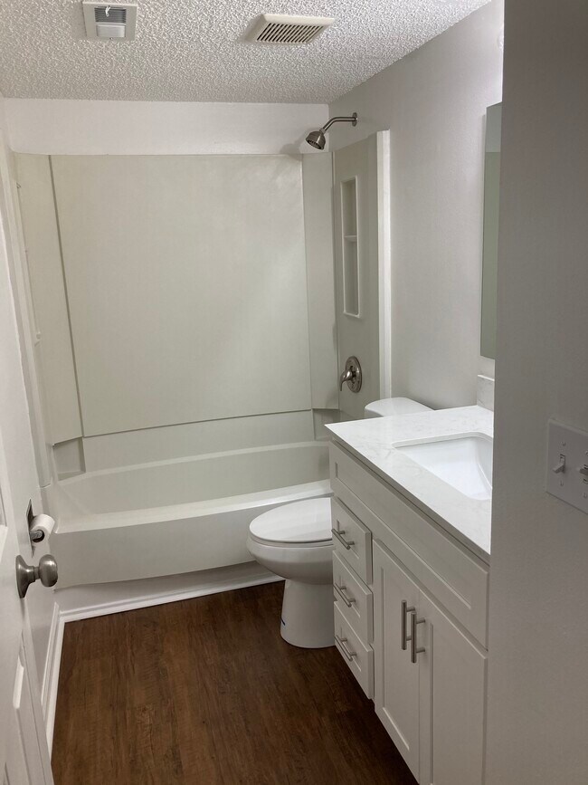 Building Photo - 1729 Redbird Cove