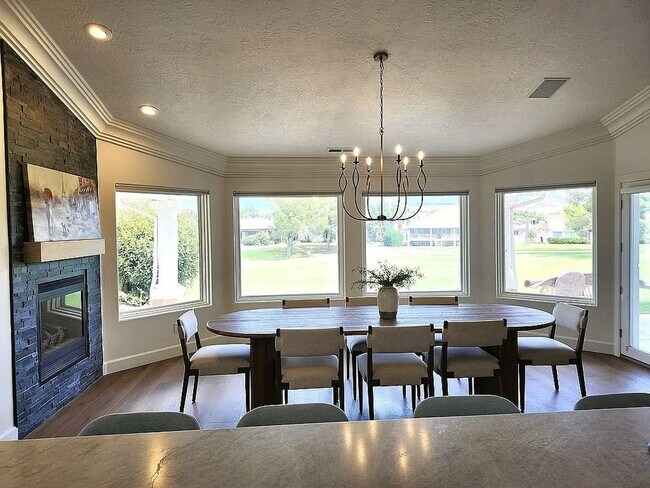 Building Photo - Charming Home Next To Sunbrook Golf Club!