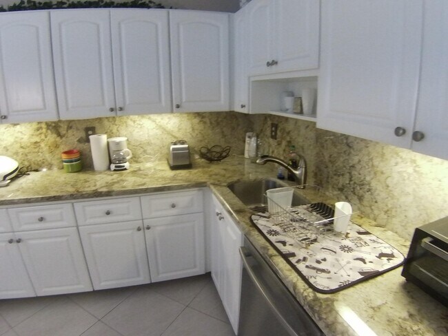 Building Photo - 22 Capri Dr