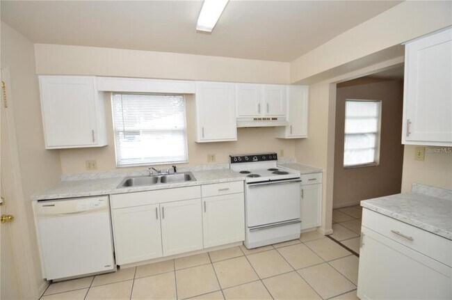 Building Photo - 1434 E Fern Rd
