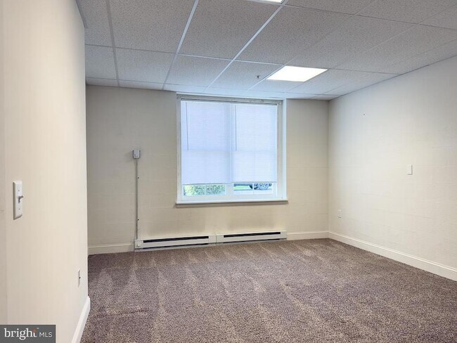 Building Photo - 100 S Front St