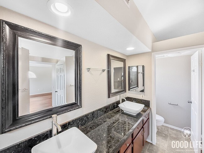 Building Photo - Beautiful 4B/2.5BA House in Vista w/ Attac...