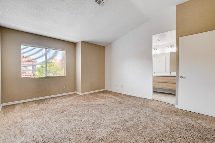 Building Photo - 1661 Cloister Ave