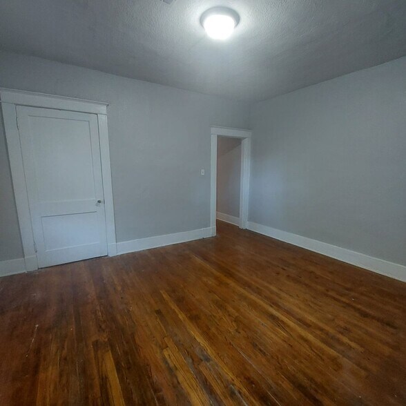 Building Photo - 888 N Willett St