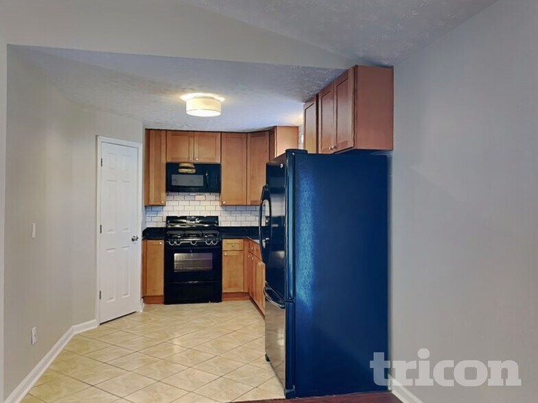 Building Photo - 414 River Point Dr