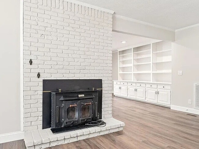 Building Photo - 1409 Robert Ln