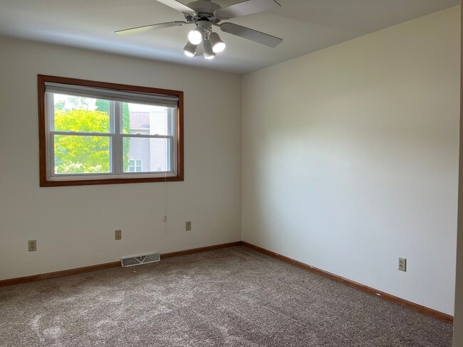 Building Photo - 5849 Oxbow Bend