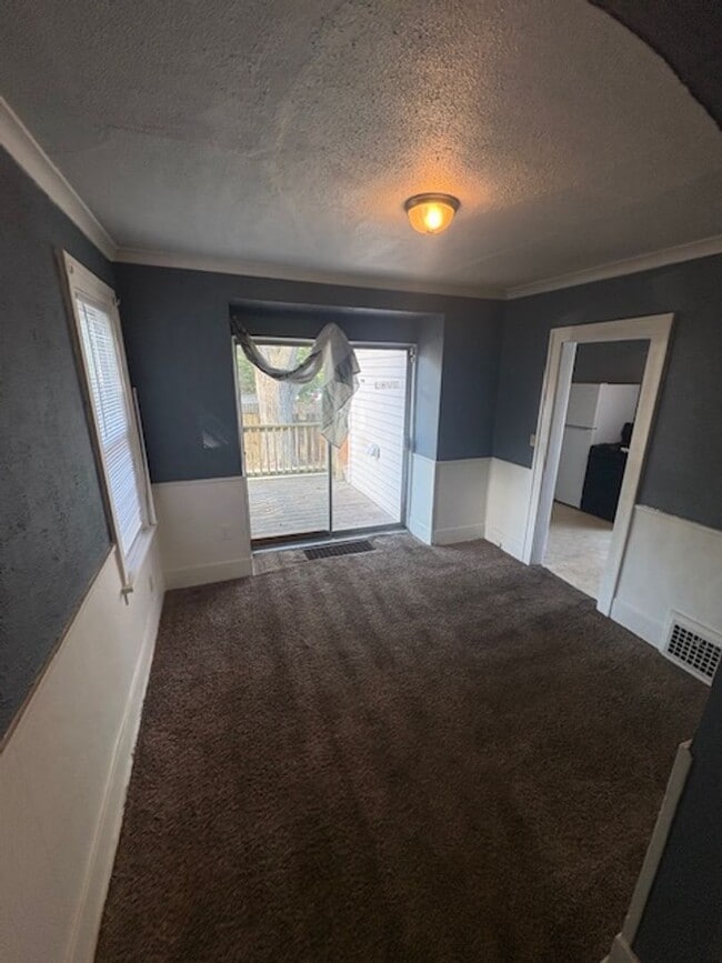 Building Photo - Single-Family 3 bedroom Home