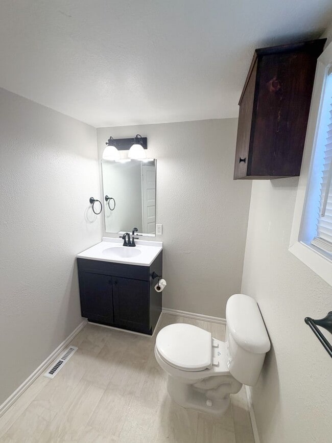 Building Photo - 2 BED, 1 BATH HOUSE