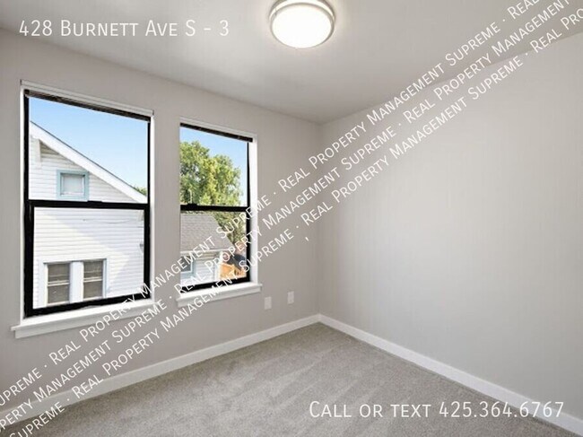 Building Photo - 428 Burnett Ave S