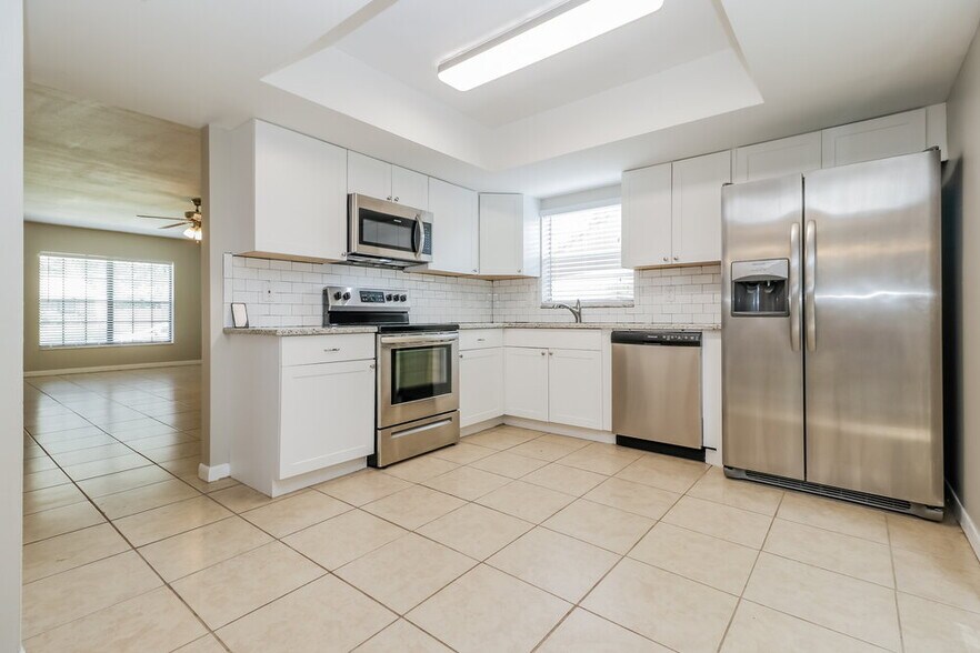 Building Photo - 16314 Caliente Pl