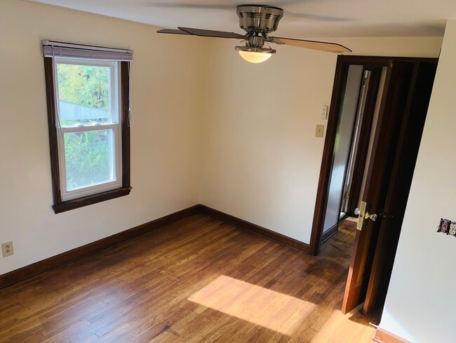 Building Photo - 1015 Willow Dr