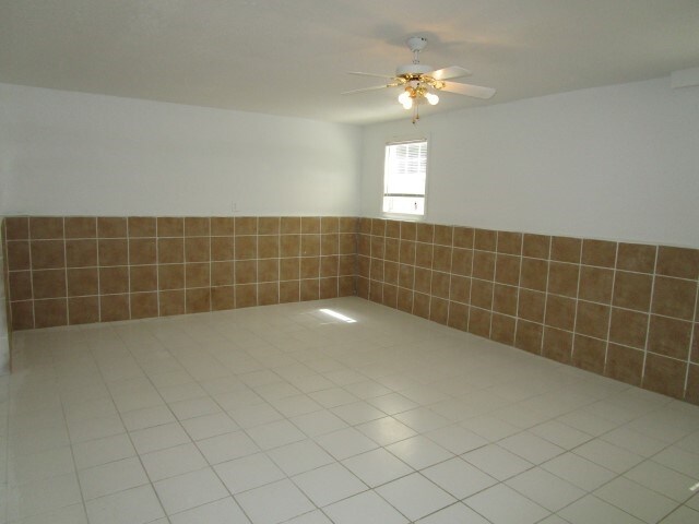 Building Photo - 1097 Trestle Dr