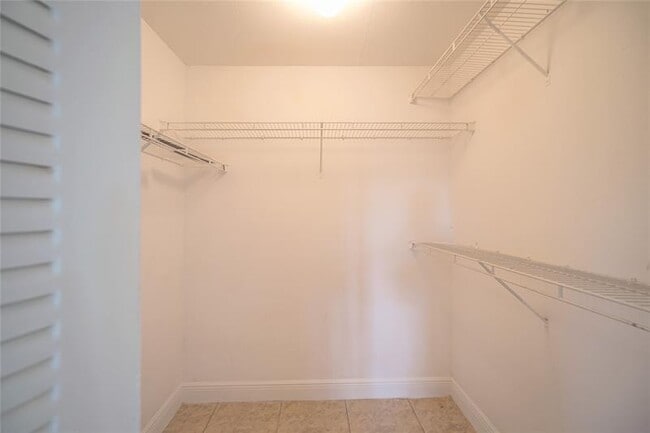 Building Photo - 5720 SW 26th St