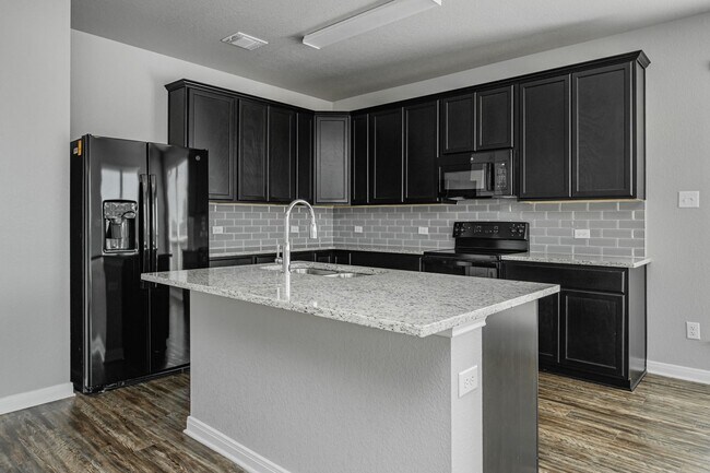 Building Photo - 614 Hollyhock Dr
