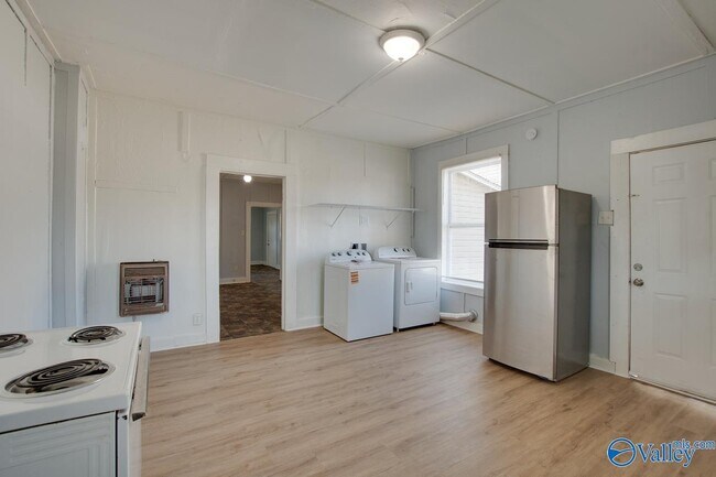 Building Photo - 3701 Fairview St SW