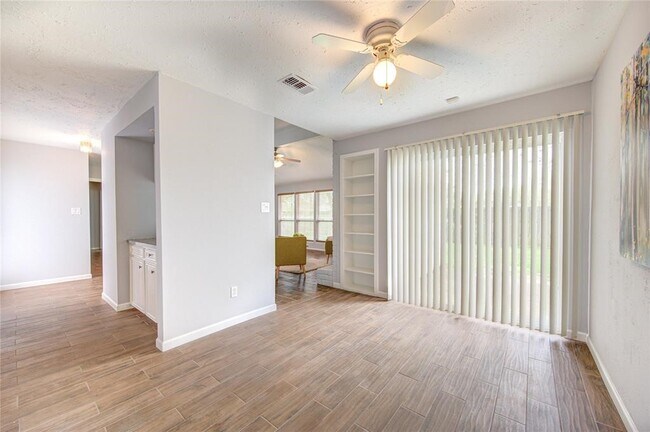 Building Photo - 2950 Jenny Dr