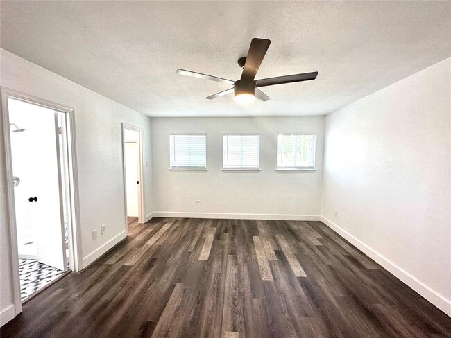 Building Photo - 1733 Harliquin Run