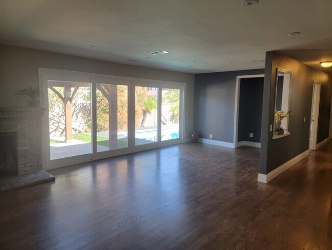 Building Photo - 713 S Meade Ave