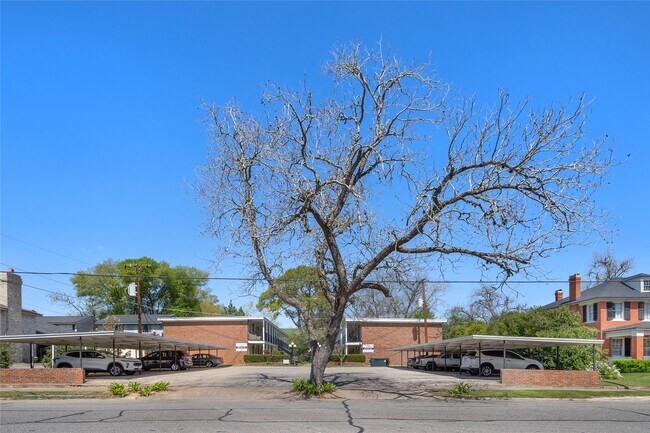 Building Photo - 401 E Main St