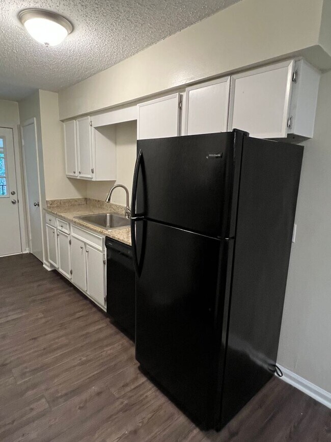 Building Photo - Newly renovated Quadplex with close proximity to Harbison Blvd - 3641 Apt C