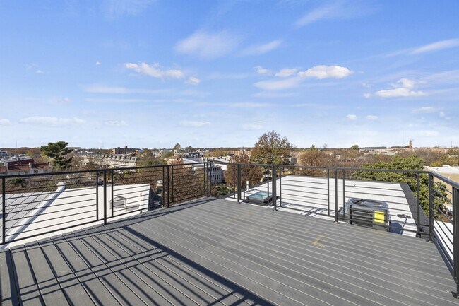 Building Photo - 1242 Quincy St NW
