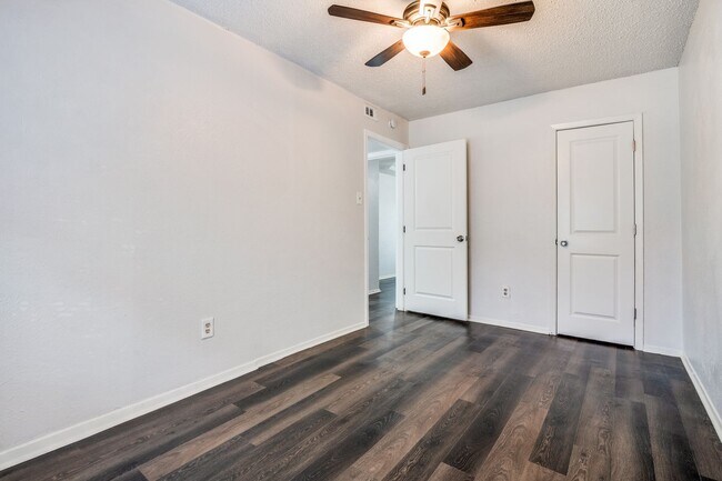 Building Photo - 818 Quinette Dr