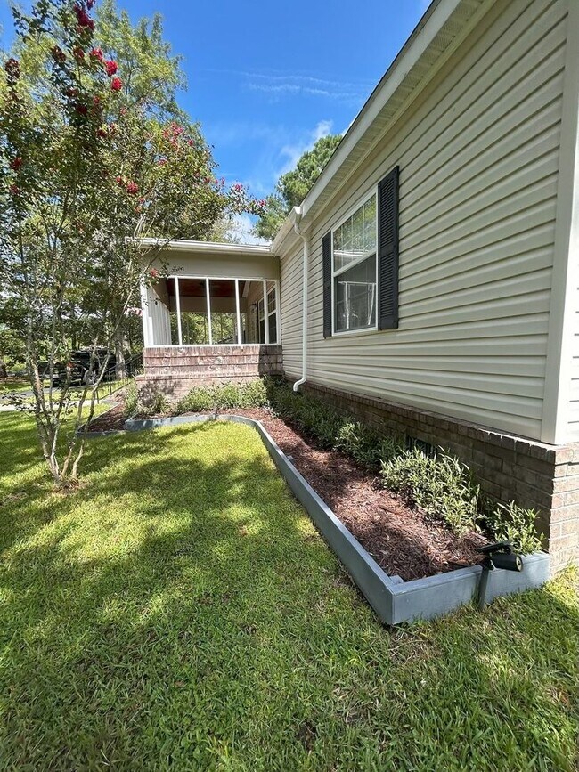 Building Photo - Immaculate 4BR Mobile Home in the heart of...