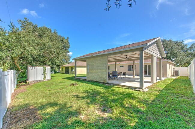 Building Photo - 319 Abigail Rd