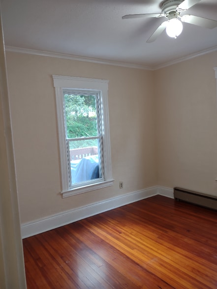 Building Photo - 304 Hall Ave