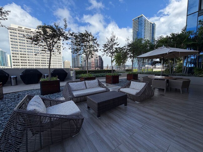 Building Photo - PARTIALLY FURNISHED, 3 BEDROOM, 3 BATHROOM, 2 PARKING (ONE ALA MOANA)