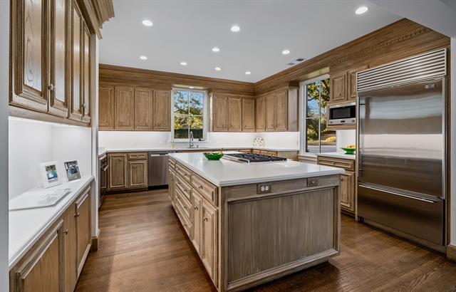 Building Photo - 1 Willow Wood Cir