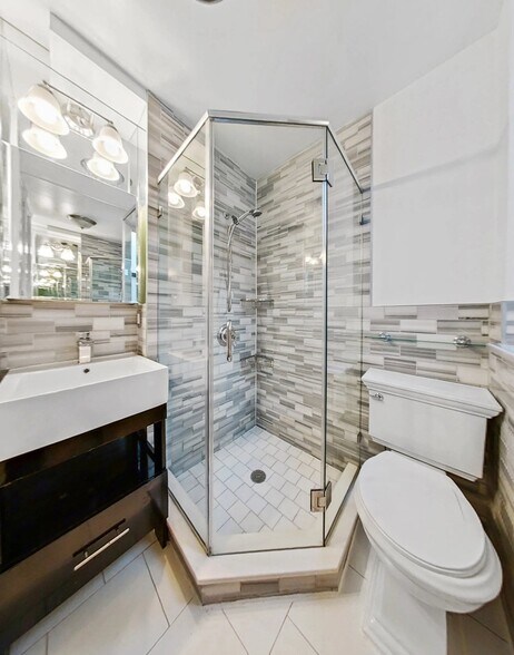 Building Photo - 200 Stanton St