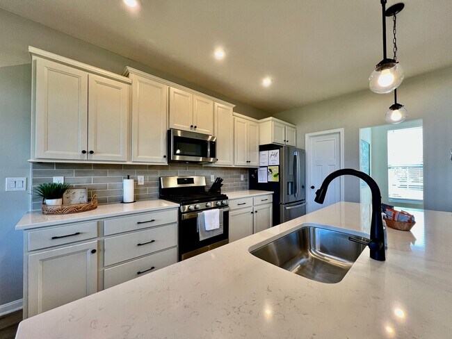 Building Photo - Fully Furnished Executive Miamisburg Home