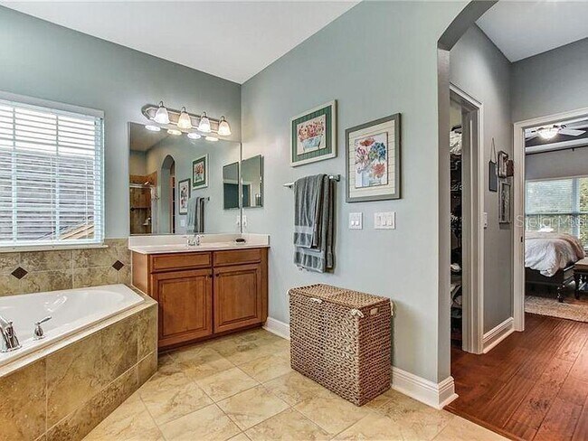 Building Photo - 7332 Colbury Ave