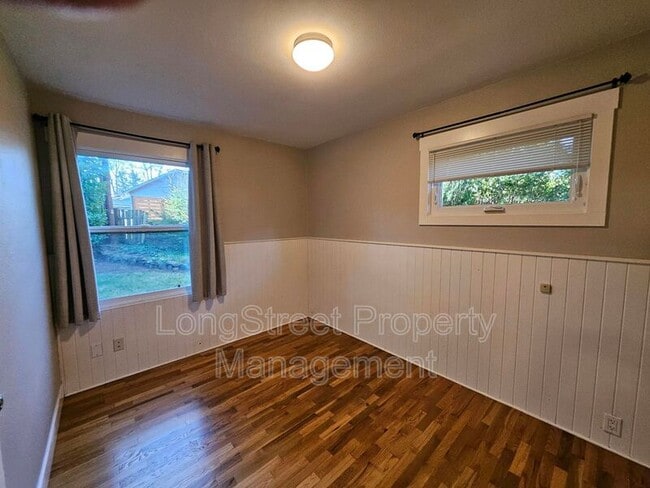 Building Photo - 11870 SW Park Way