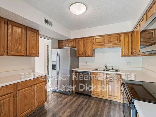 Building Photo - 717 Barlin Ct