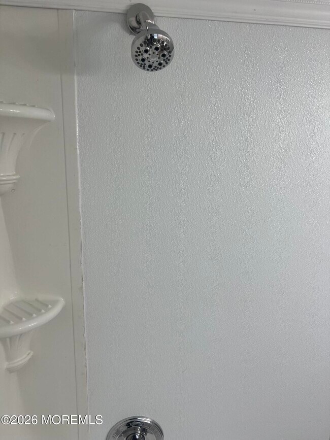 Building Photo - 133 Leonard Ave