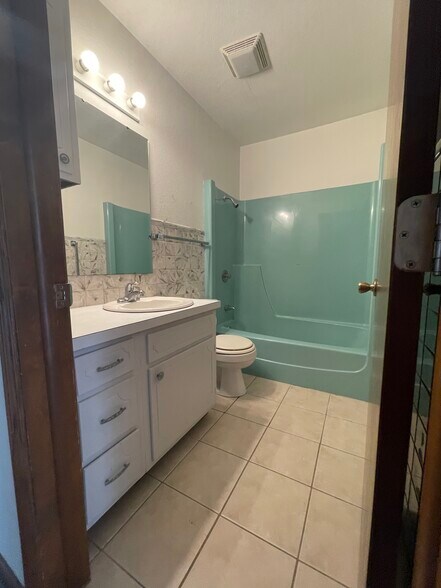 Building Photo - 20427 W Clark Ave