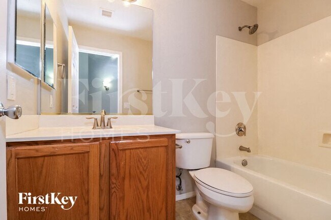 Building Photo - 10802 W Granada Rd