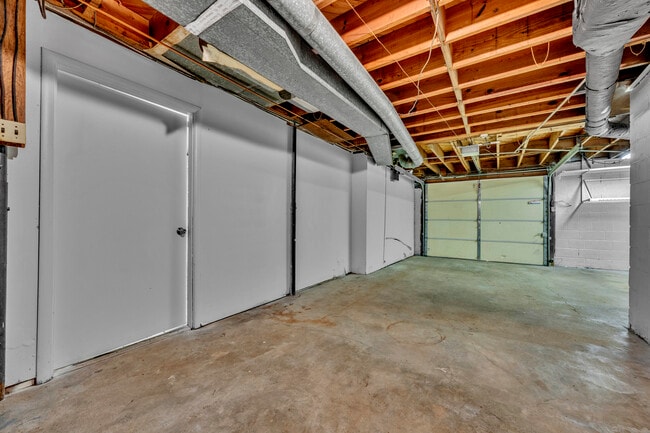Building Photo - 204 3rd Ave