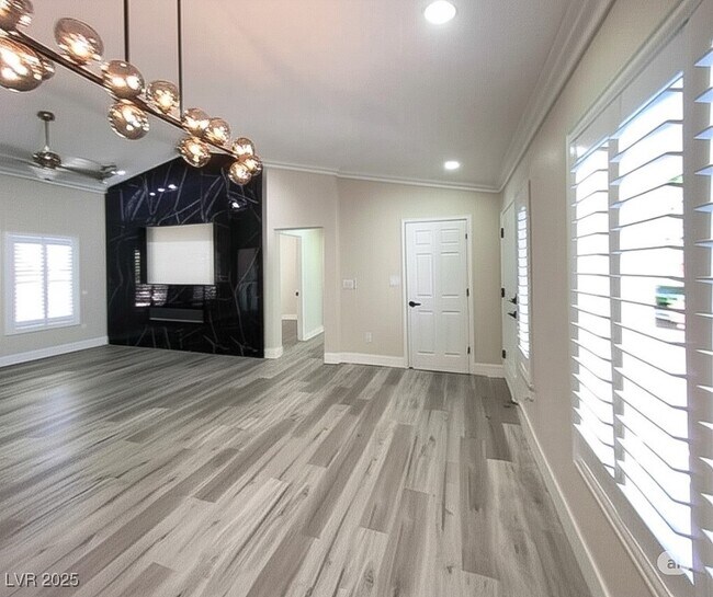 Building Photo - 10420 Villa Ridge Dr