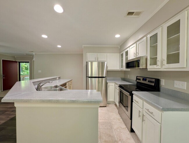 Building Photo - 311 New Kent Pl