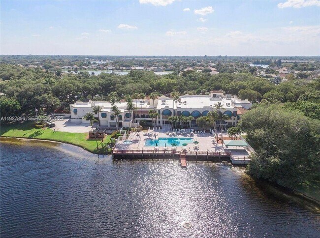 Building Photo - 9431 Live Oak Pl