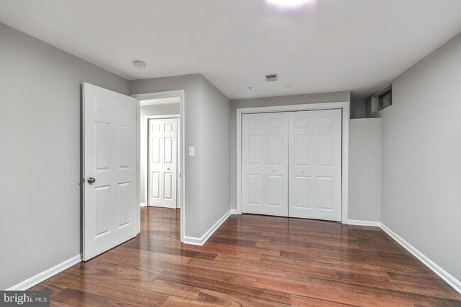 Building Photo - 1043 Downing Ct