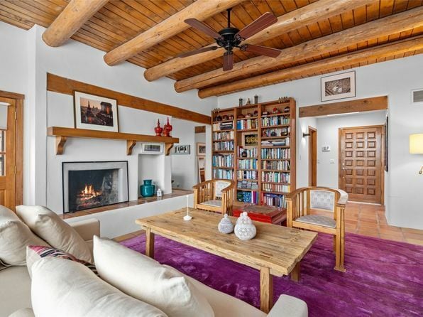 Building Photo - 207 Camino De Los Marquez